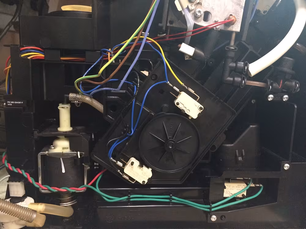 Błąd 8 Melitta — problem z grupą zaparzającą: przyczyny i naprawa - serwis AGD Group Łódź