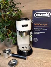 Kolbowy ekspres ciśnieniowy De'Longhi EC685.W Dedica (Art. 1462) - AGD Group Łódź