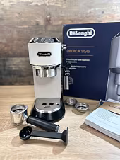 Kolbowy ekspres ciśnieniowy De'Longhi EC685.W Dedica (Art. 42237) - AGD Group Łódź