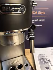 Kolbowy ekspres ciśnieniowy De'Longhi Dedica EC685.BK - AGD Group Łódź