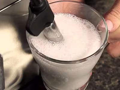 Dlaczego w ekspresie do kawy nie działa spieniacz do cappuccino