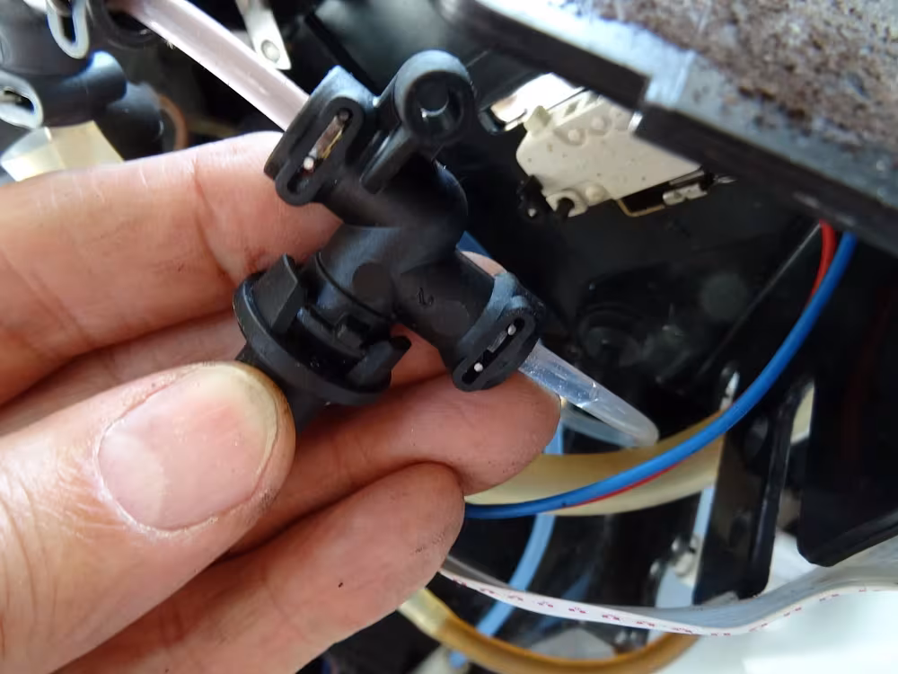 Wyciek wody w ekspresie Melitta – przyczyny i naprawa - serwis AGD Group Łódź