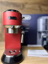 Kolbowy ekspres ciśnieniowy De'Longhi Dedica EC685.R - AGD Group Łódź