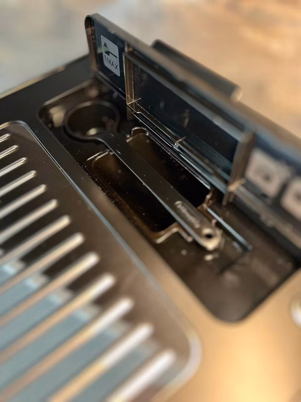 Automatyczny ekspres ciśnieniowy De'Longhi ECAM 610.74 MB PrimaDonna Soul — zdjęcie 4