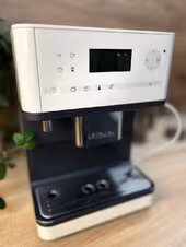 Ekspres ciśnieniowy do kawy Miele CM 6310 biały - AGD Group Łódź