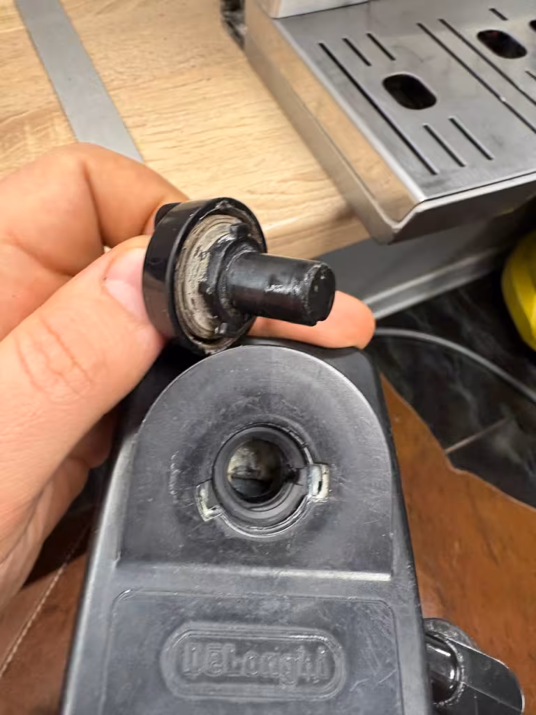 System spieniania mleka w ekspresie DeLonghi nie działa