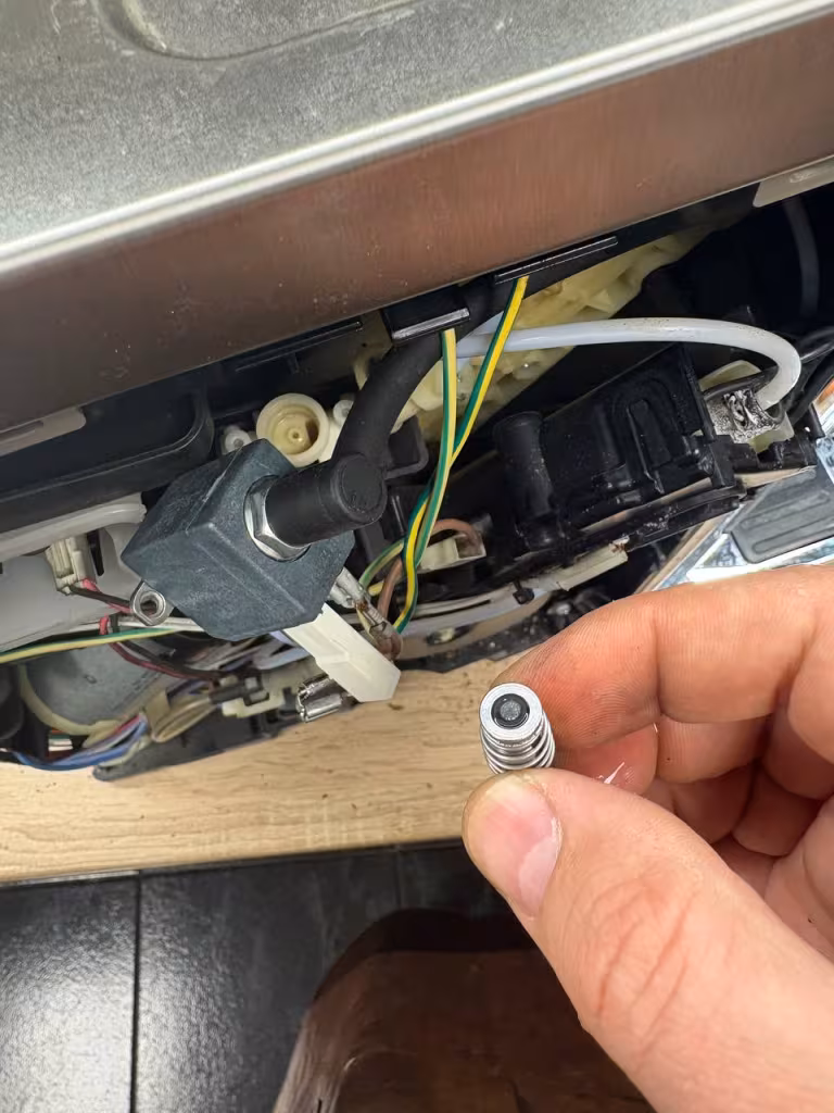 Nieprawidłowe użytkowanie spieniacza mleka DeLonghi