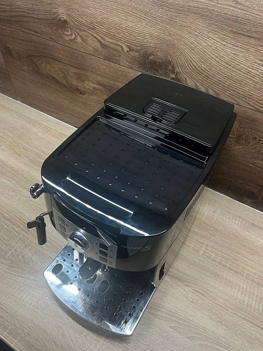 Automatyczny ekspres De'Longhi Magnifica S ECAM 22.110.B — zdjęcie główne produktu AGD Group — zdjęcie 2