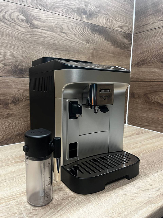 Automatyczny ekspres ciśnieniowy De'Longhi Magnifica Evo 290.61.SB (Art. 1523) — zdjęcie główne produktu AGD Group Automatyczny ekspres ciśnieniowy De'Longhi Magnifica Evo 290.61.SB (Art. 1523) — zdjęcie główne produktu AGD Group — zdjęcie 2