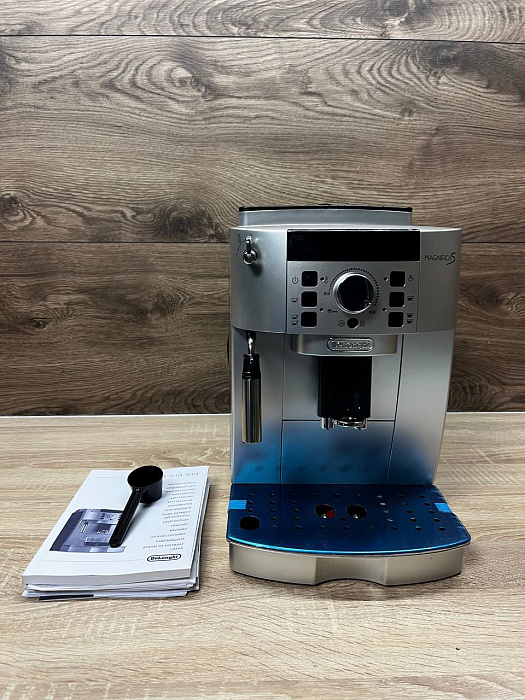 Automatyczny ekspres De'Longhi Magnifica S ECAM 22.110.SB — zdjęcie główne produktu AGD Group — zdjęcie 2