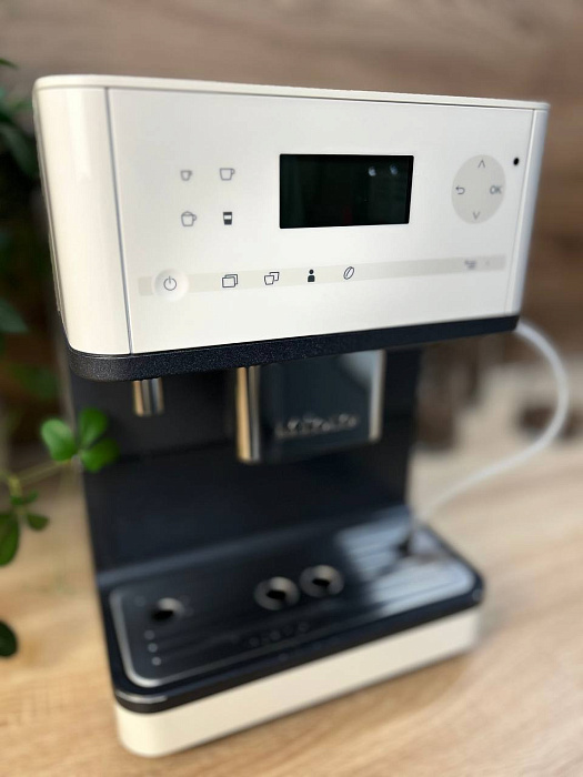 Ekspres ciśnieniowy do kawy Miele CM 6310 biały — zdjęcie 2 — zdjęcie 3