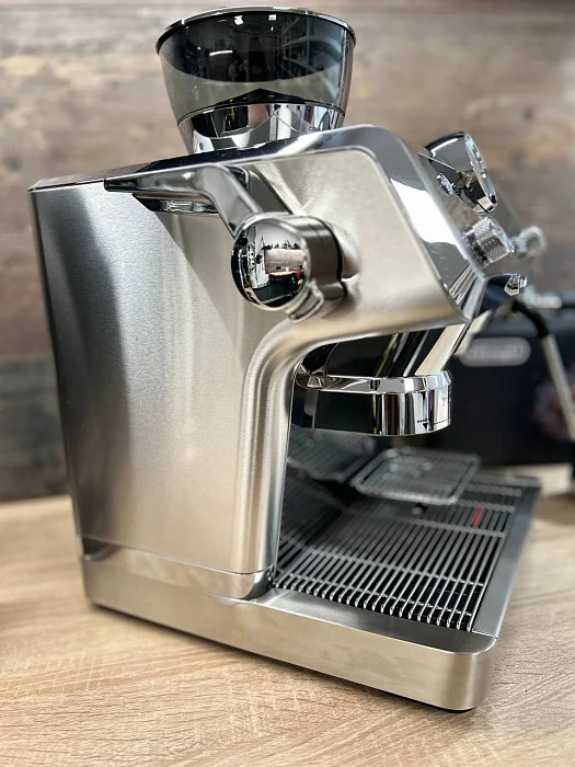 Kolbowy ekspres ciśnieniowy De'Longhi La Specialista Prestigio EC9355.M - AGD Group Łódź