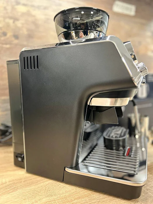 Kolbowy ekspres ciśnieniowy De'Longhi La Specialista Arte EC9155.MB - AGD Group Łódź