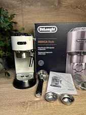 Kolbowy ekspres ciśnieniowy De'Longhi Dedica EC685.W - AGD Group Łódź