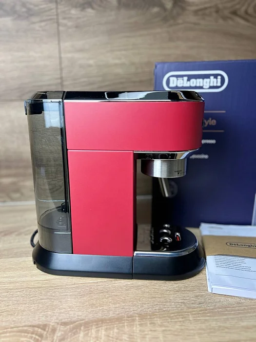 Kolbowy ekspres ciśnieniowy De'Longhi Dedica EC685.R - AGD Group Łódź