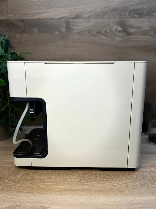 Ekspres ciśnieniowy do kawy Miele CM 6310 biały - AGD Group Łódź