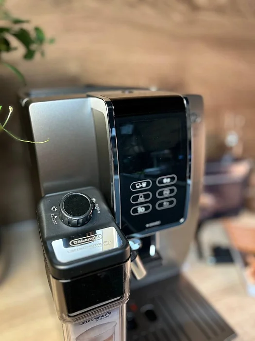 Automatyczny ekspres ciśnieniowy DeLonghi Dinamica Plus ECAM 370.95.T - AGD Group Łódź