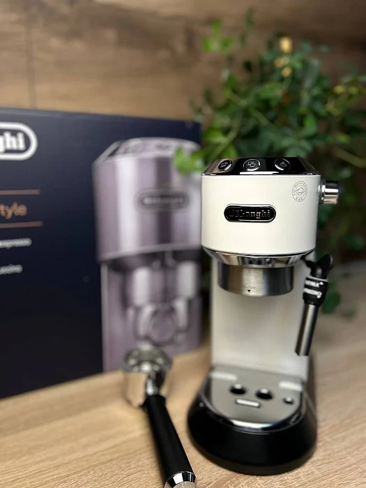 Kolbowy ekspres ciśnieniowy De'Longhi Dedica EC685.W - AGD Group Łódź