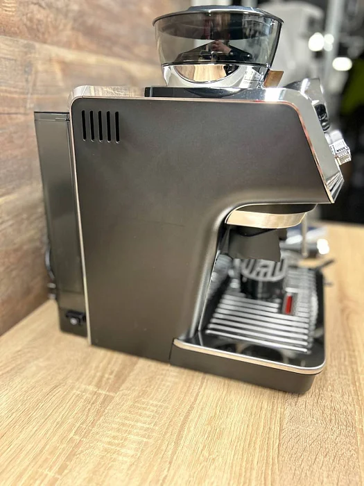 Kolbowy ekspres ciśnieniowy De'Longhi La Specialista Arte EC9155.MB - AGD Group Łódź