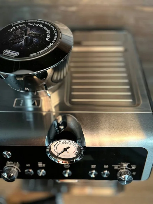 Kolbowy ekspres ciśnieniowy De'Longhi La Specialista Prestigio EC 9355.M - AGD Group Łódź