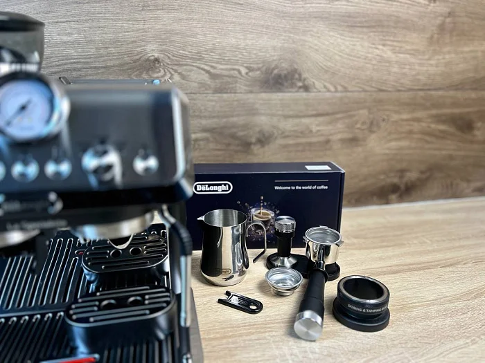 Kolbowy ekspres ciśnieniowy De'Longhi La Specialista Arte EC9155.MB - AGD Group Łódź