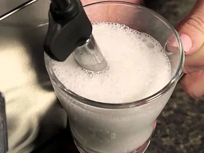 Dlaczego w ekspresie do kawy nie działa spieniacz do cappuccino