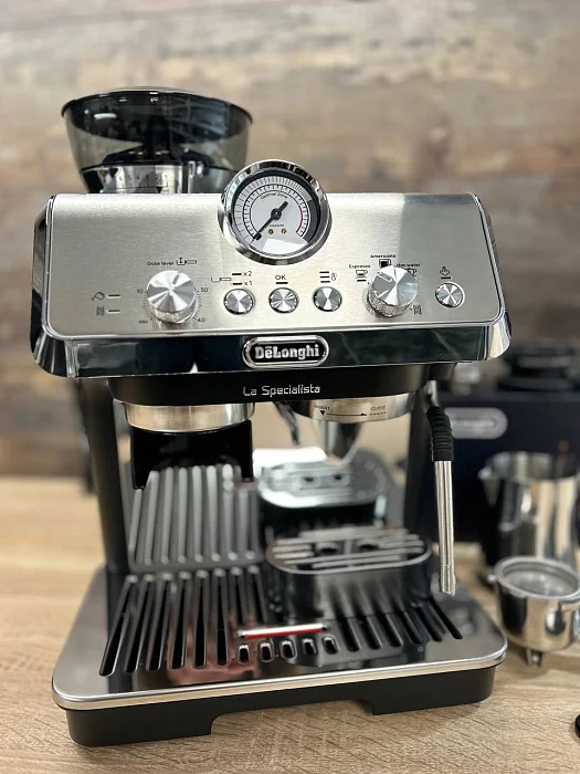 Kolbowy ekspres ciśnieniowy De'Longhi La Specialista Arte EC9155.MB - AGD Group Łódź