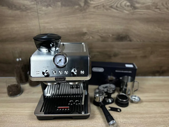 Kolbowy ekspres ciśnieniowy De'Longhi La Specialista Arte EC9155.MB - AGD Group Łódź