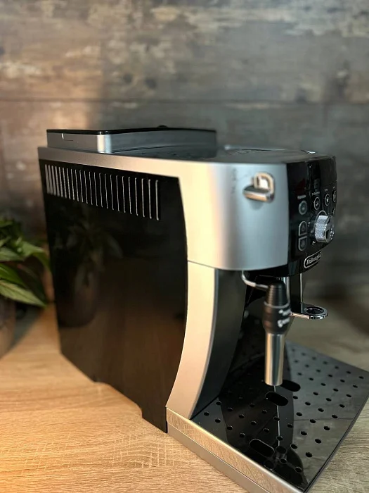 Automatyczny ekspres ciśnieniowy De'Longhi ECAM 250.23.SB - AGD Group Łódź