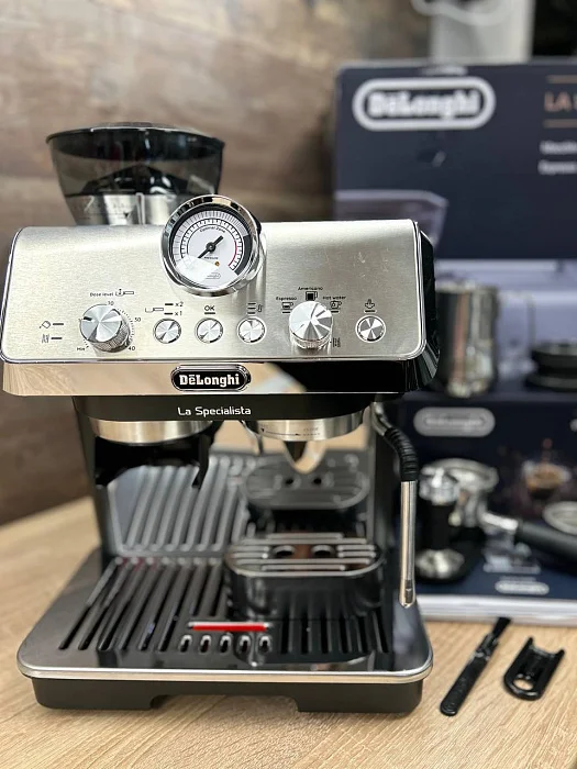 Kolbowy ekspres ciśnieniowy De'Longhi La Specialista Arte EC9155.MB - AGD Group Łódź