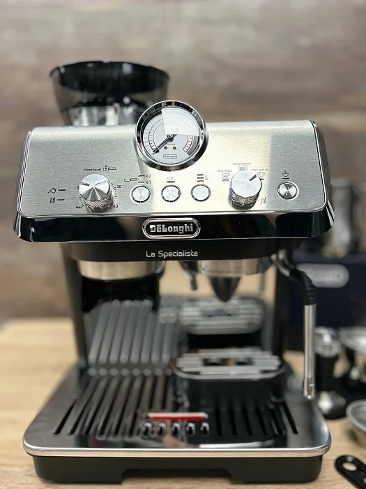 Kolbowy ekspres ciśnieniowy De'Longhi La Specialista Arte EC9155.MB - AGD Group Łódź