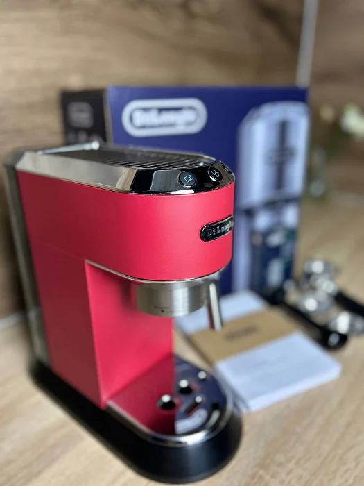 Kolbowy ekspres ciśnieniowy De'Longhi Dedica EC685.R - AGD Group Łódź