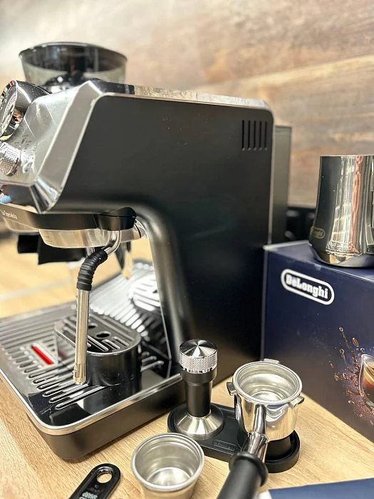 Kolbowy ekspres ciśnieniowy De'Longhi La Specialista Arte EC9155.MB - AGD Group Łódź