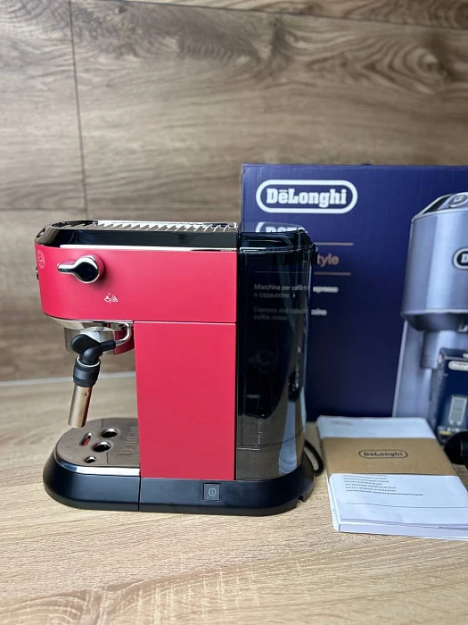 Kolbowy ekspres ciśnieniowy De'Longhi Dedica EC685.R - AGD Group Łódź